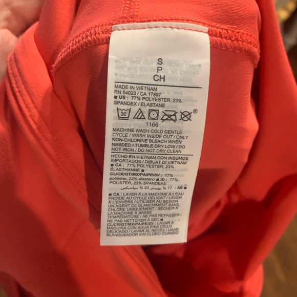 NWT Old Navy women’s crop leggings size S ✨ - Picture 5 of 5